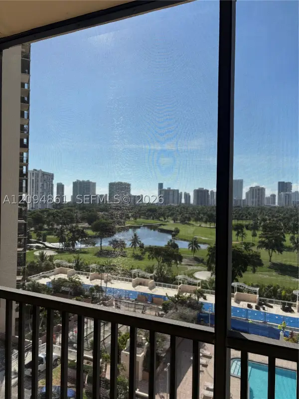 20301 W Country Club Dr #1025, Aventura, FL 33180