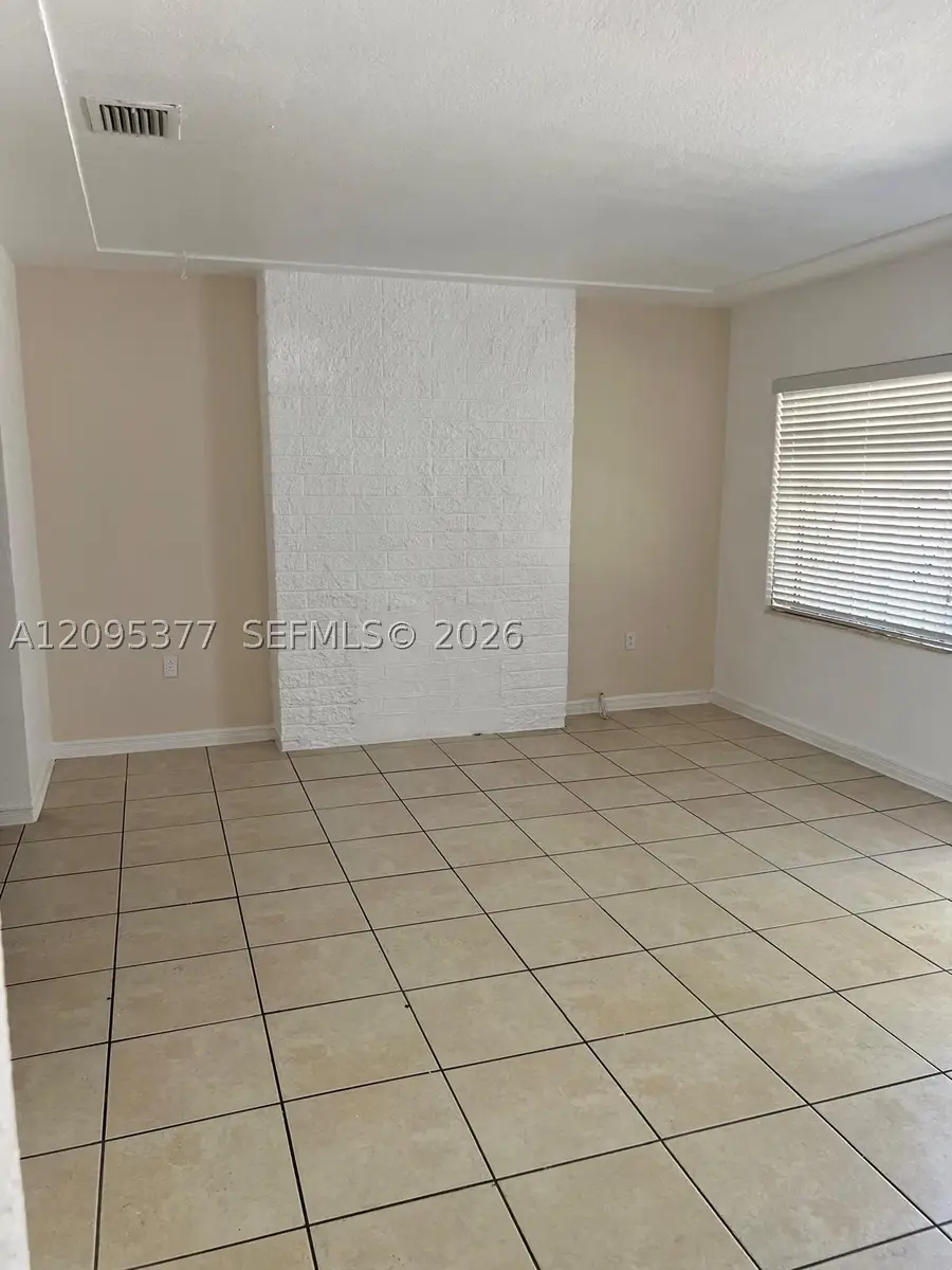 570 NW 41st St, Miami, FL 33127 - #2