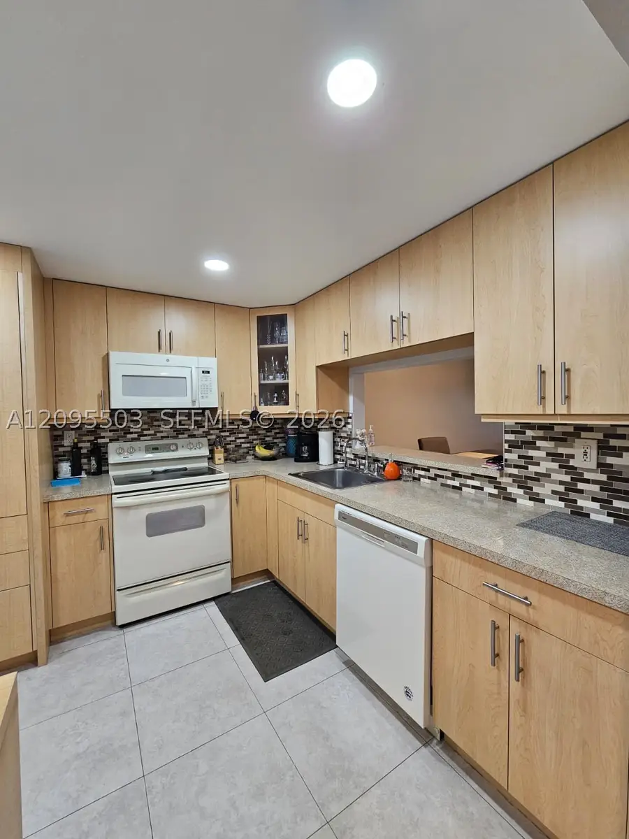 1000 Colony Point Cir #522, Pembroke Pines, FL 33026 - #2