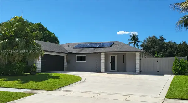 712 Juniper Pl, Wellington, FL 33414