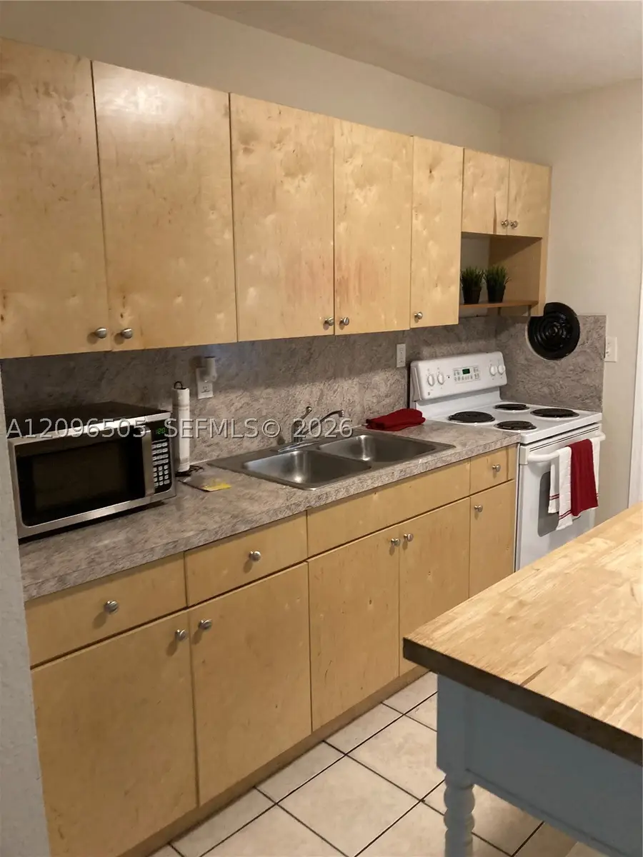 20700 SW 114th Ave, Miami, FL 33189 - #3
