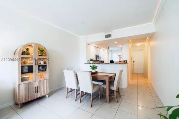 26 Royal Palm Way #304, Boca Raton, FL 33432