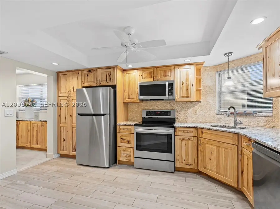 3661 Via Poinciana #401, Lake Worth, FL 33467 - #3