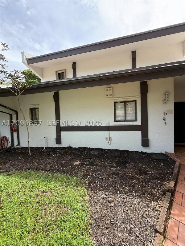 541 NE 199th Ln #2X, Miami, FL 33179