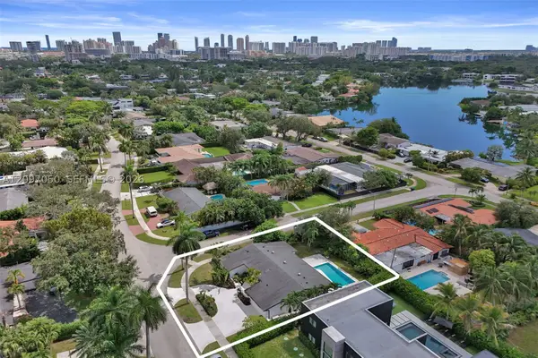 1990 NE 197th Ter, Miami, FL 33179