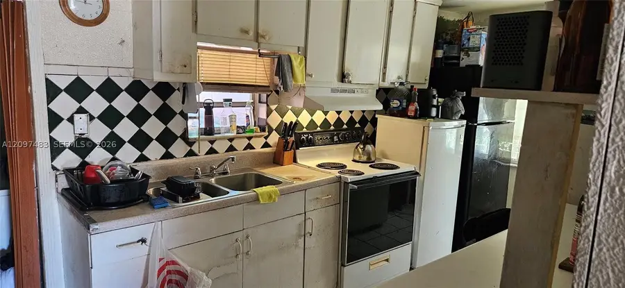 216 NW 7th Ct, Hallandale Beach, FL 33009 - #2