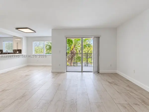 791 N Pine Island Rd #214, Plantation, FL 33324