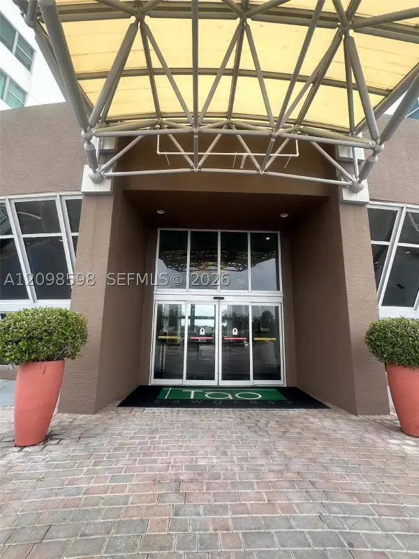 2641 N Flamingo Rd #1502N, Sunrise, FL 33323