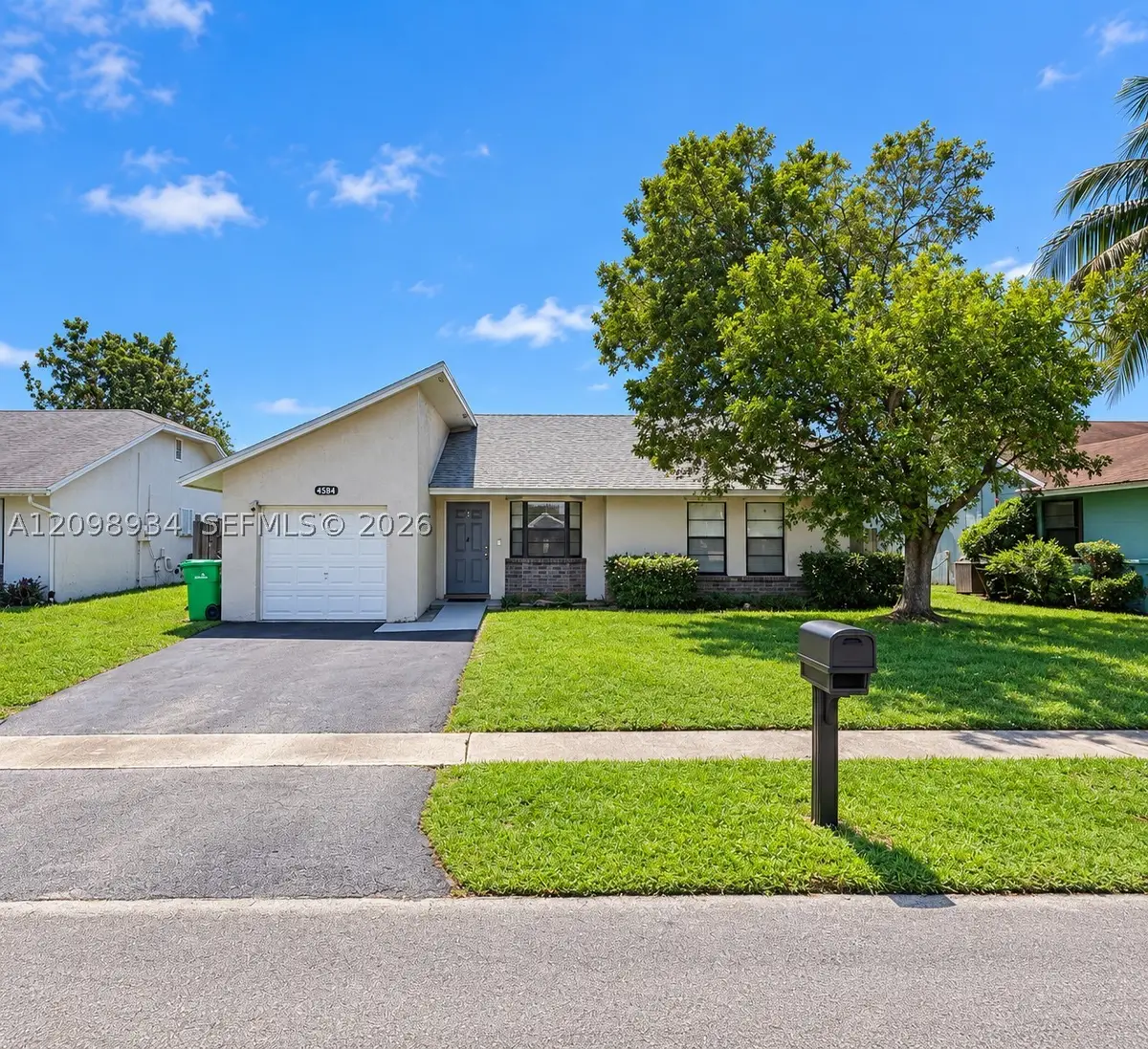 4968 NW 92nd Ave, Sunrise, FL 33351 - #1