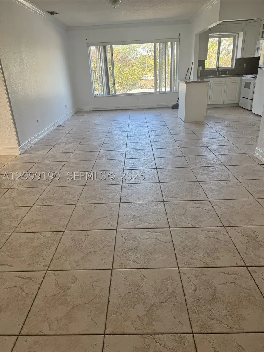 7910 Taft St #309, Pembroke Pines, FL 33024 - #2