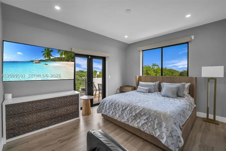 820 NE 2nd St, Fort Lauderdale, FL 33301 - #3