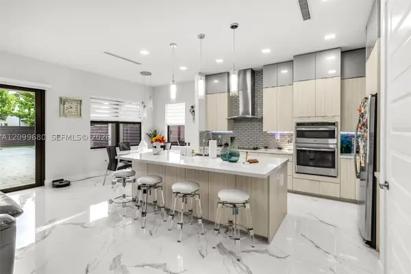 8924 NW 161st Ter, Miami Lakes, FL 33018