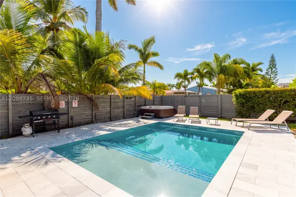 1008 Moffett St, Hallandale Beach, FL 33009