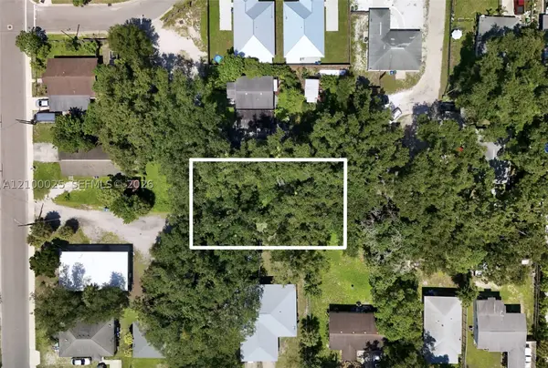 1009 4th St E, Bradenton, FL 34208