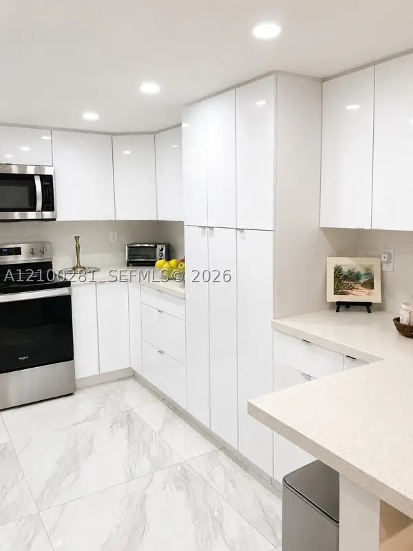 9735 NW 52nd St #305, Doral, FL 33178