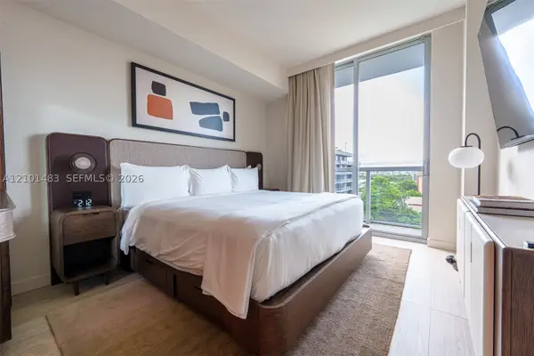 1611 SW 2nd Ave #613, Miami, FL 33129