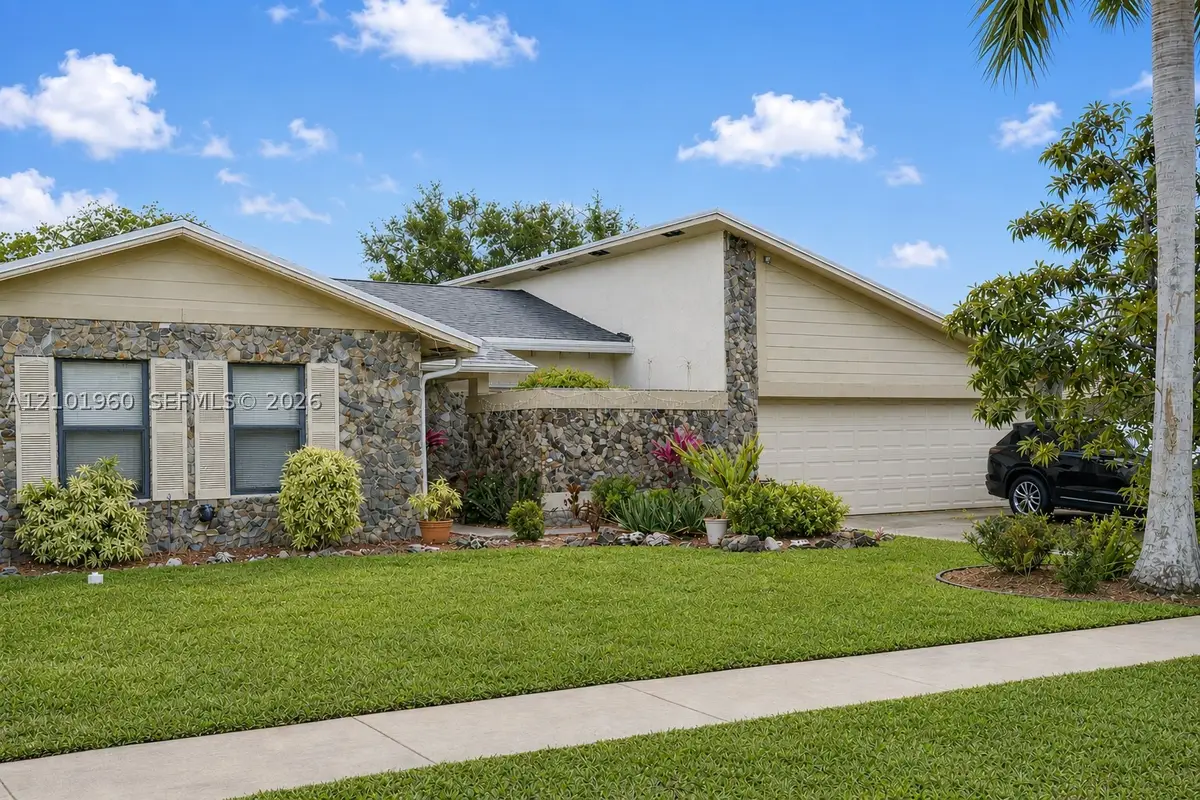 20888 Sugarloaf Ln, Boca Raton, FL 33428 - #1