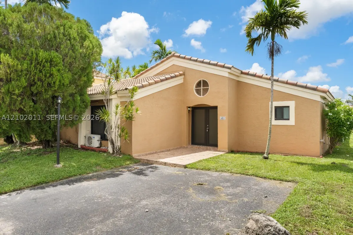 561 SW 88th Pl W, Miami, FL 33174 - #1