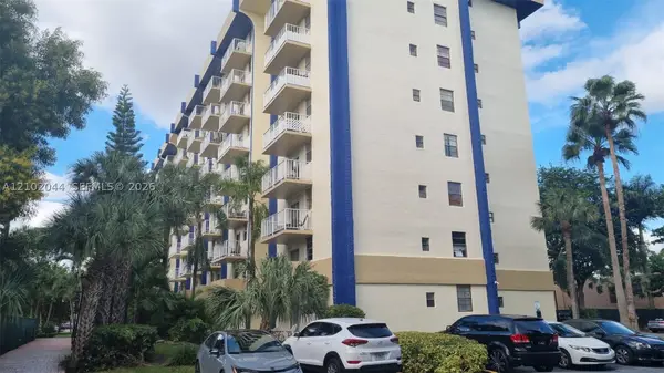 4550 NW 9th St #303E, Miami, FL 33126