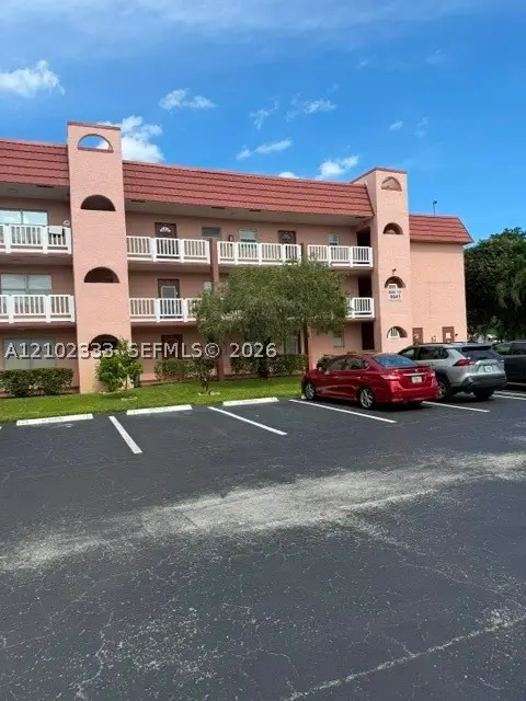 9641 Sunrise Lakes Blvd #111, Sunrise, FL 33322