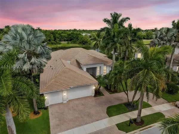 1378 Victoria Isle Dr, Weston, FL 33327
