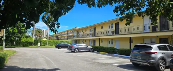 2800 NE 203rd St #8, Aventura, FL 33180