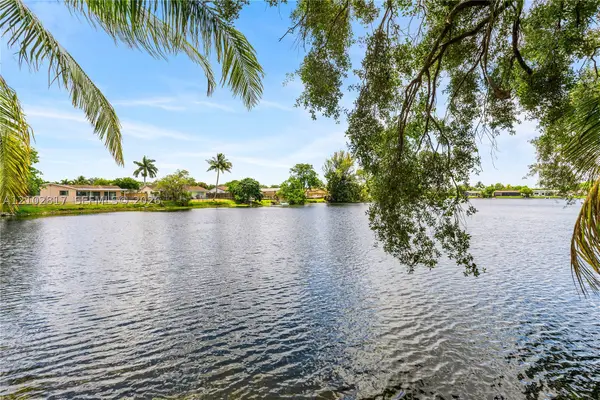 8956 Palm Tree Ln #8956, Pembroke Pines, FL 33024