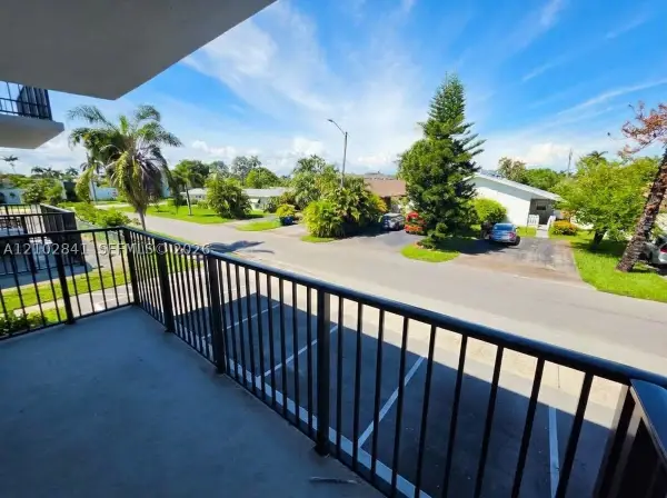 1100 NE 1st Ct #219, Hallandale Beach, FL 33009