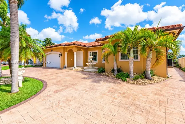 17851 NW 84th Pl, Hialeah, FL 33015