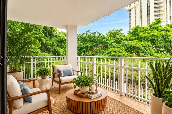 2000 Towerside Ter #301, Miami, FL 33138