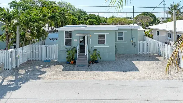 30 Orange Dr, Key Largo, FL 33037
