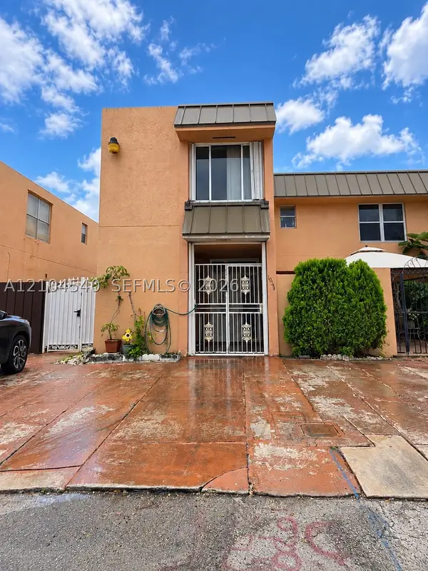 1064 W 42nd St #9, Hialeah, FL 33012