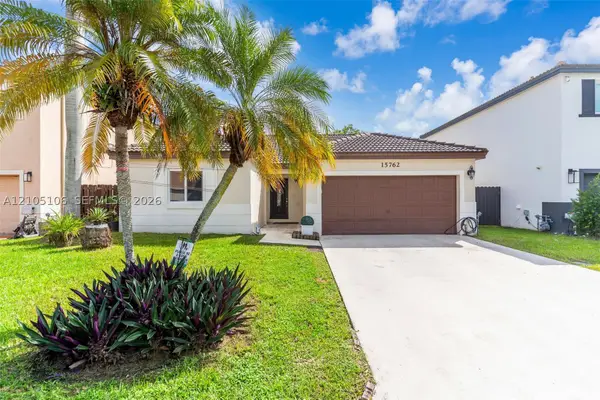 15762 SW 74th St, Miami, FL 33193