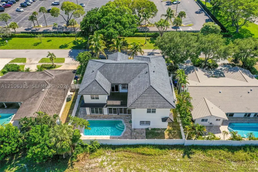 2319 NE 35th Dr, Fort Lauderdale, FL 33308 - #3