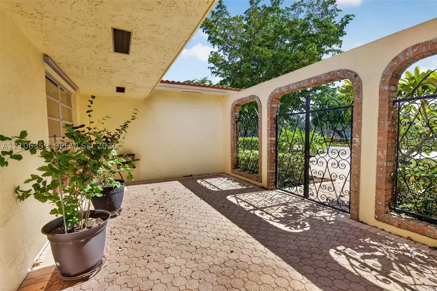 10541 Taft St, Pembroke Pines, FL 33026 - #3