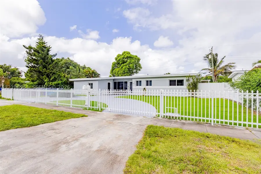 561 NE 172nd St, North Miami Beach, FL 33162 - #3