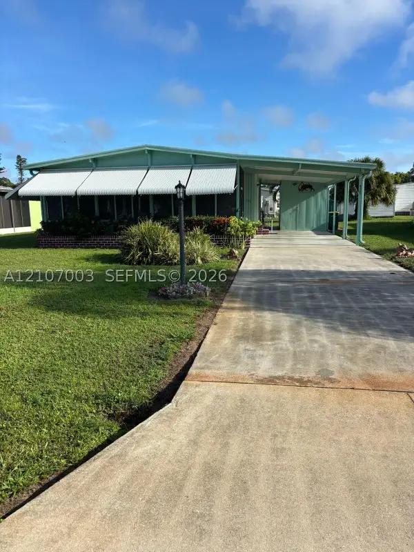 121 Sugar Loaf Ln, Naples, FL 34114