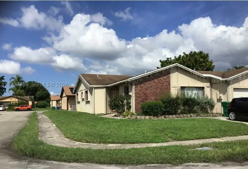 9721 W Daffodil Ln, Miramar, FL 33025 - #2
