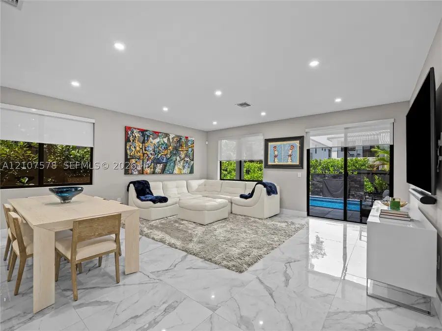 307 SW 10th St, Fort Lauderdale, FL 33315 - #3