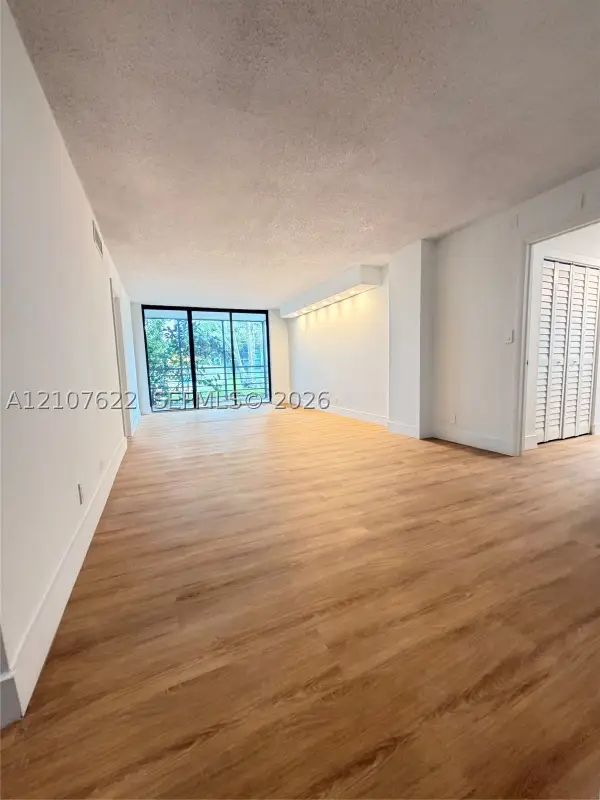 20400 W Country Club Dr #112, Aventura, FL 33180