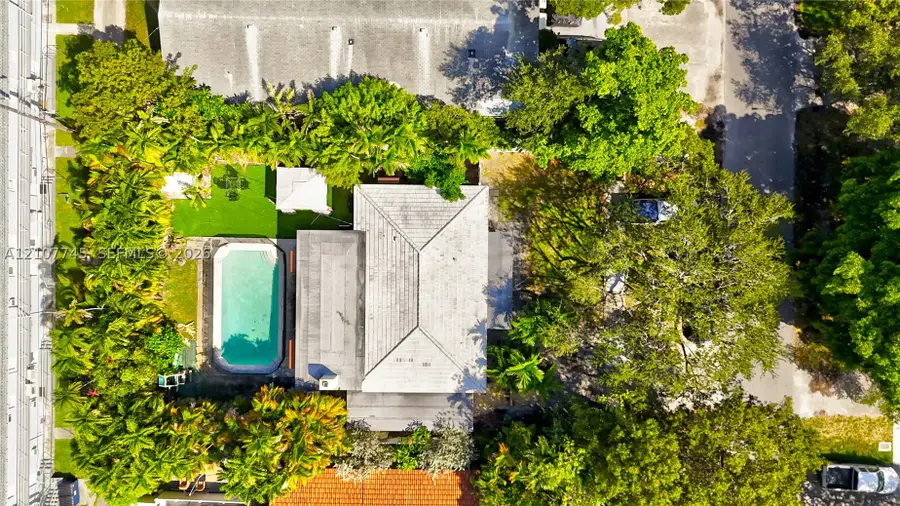 901 NE 8th St, Hallandale Beach, FL 33009 - #2