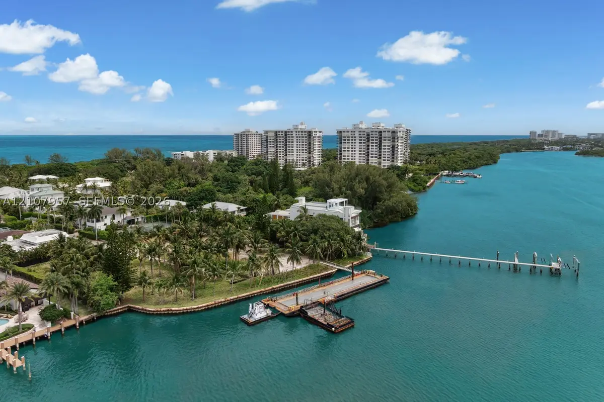 910 NE 24th St, Boca Raton, FL 33431 - #1