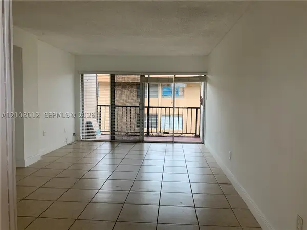 8889 Fontainebleau Blvd #403, Miami, FL 33172