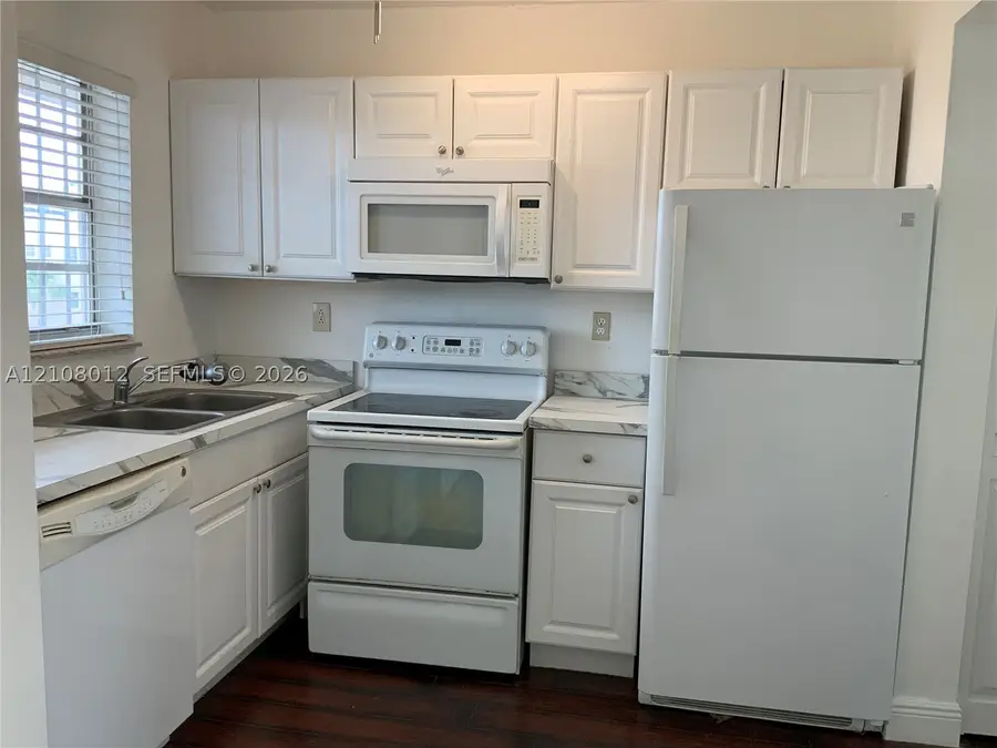 8889 Fontainebleau Blvd #403, Miami, FL 33172 - #3