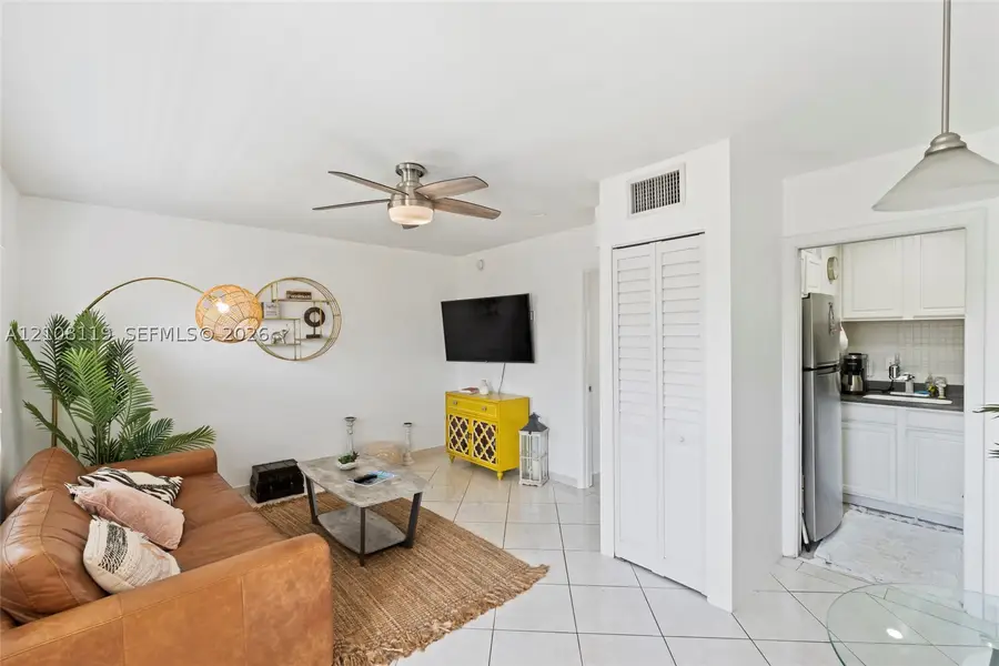 815 Middle River Dr #312, Fort Lauderdale, FL 33304 - #3