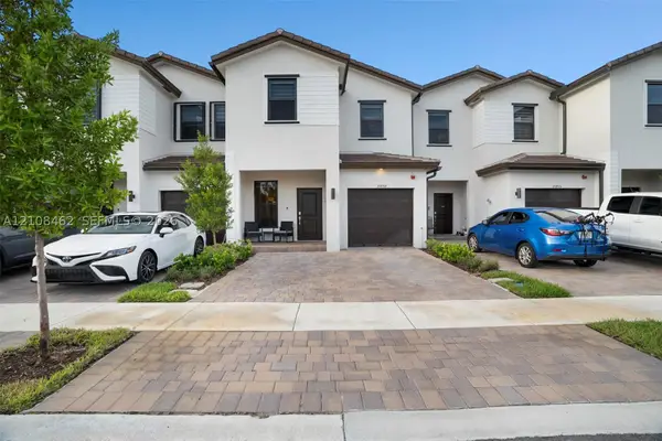 15959 SW 2nd St, Pembroke Pines, FL 33027