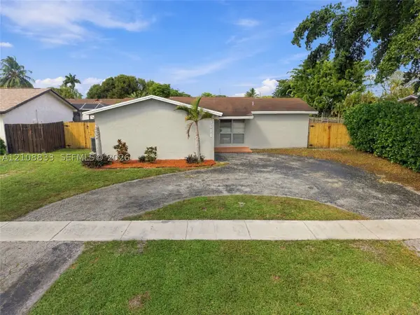 9611 Johnson St, Pembroke Pines, FL 33024