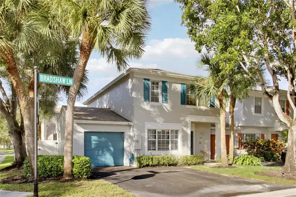 9561 Bradshaw Ln, Tamarac, FL 33321