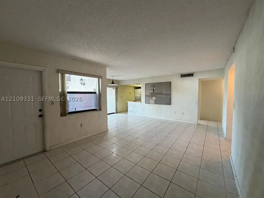 10231 Fontainebleau Blvd #106, Miami, FL 33172 - #2