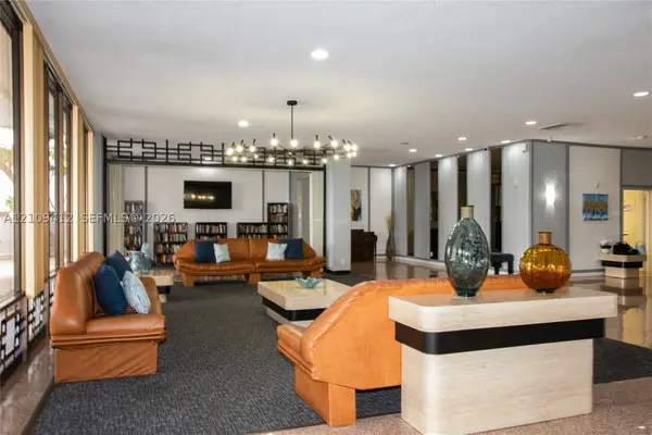 137 Golden Isles Dr #408, Hallandale Beach, FL 33009